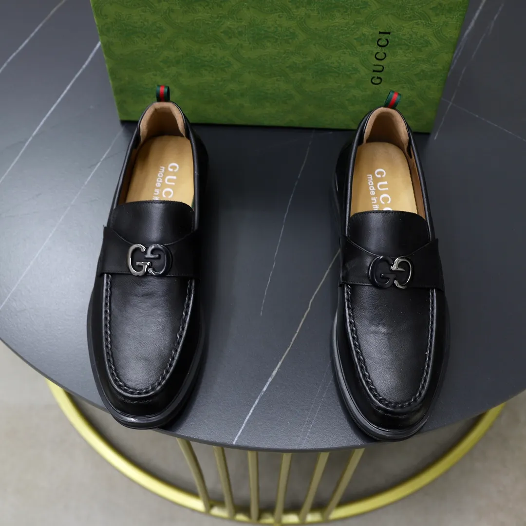 Men's shoes: 250🙅‍♂️🙅‍♂️🙅‍♂️Niuli Brand: GUCCI Size: 38-44 (45 can be customized) Level: Counter classic Material: Original soft cowhide upper Comfortable cowhide lining Original lightweight outsole Style category: Business casual footwear Driving leather shoes Color: Actual picture color